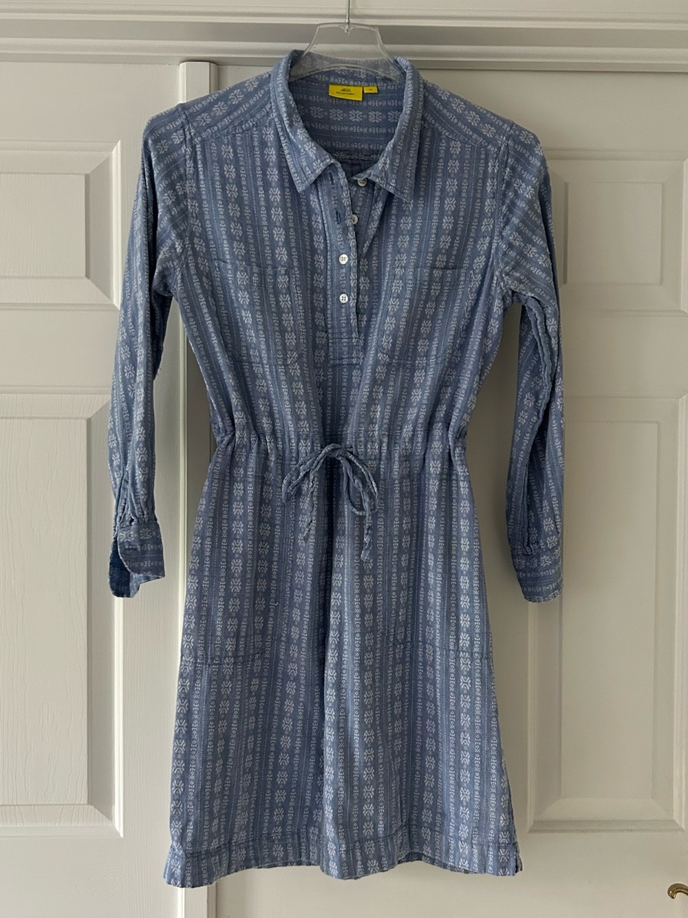 Roller Rabbit Chambray Tie-Waist Shirt Dress
Women’s M Light Blue